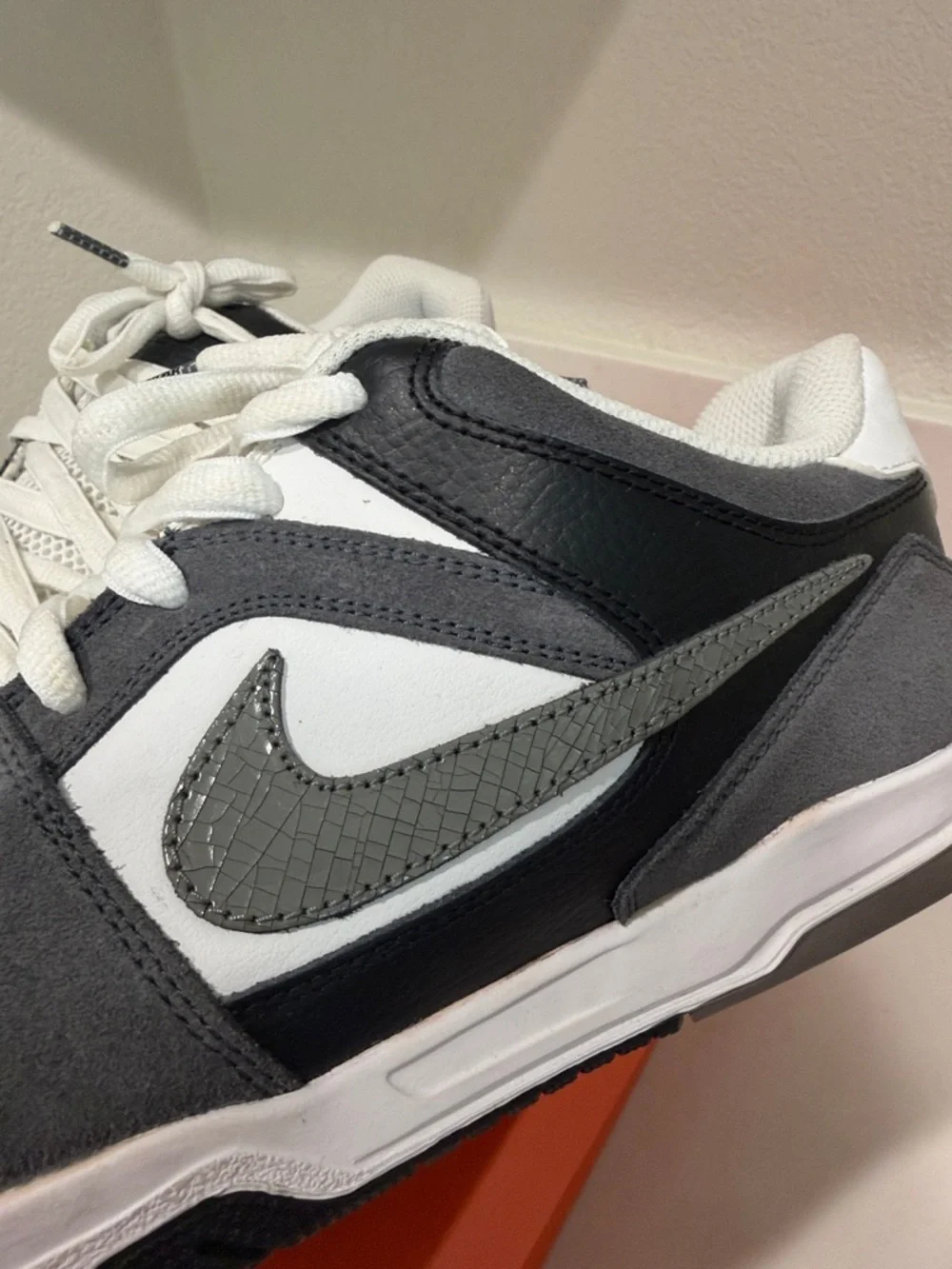 Nike White Black Gray Skate Low-Top Sneakers - Picture 3 of 11